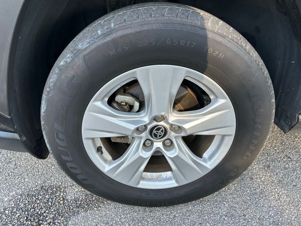 Thumbnail: 2021 Toyota RAV4 - 9