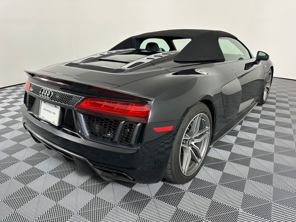Thumbnail: 2018 Audi R8 - 13