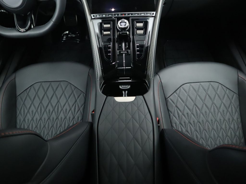 2025 Aston Martin DB12  17