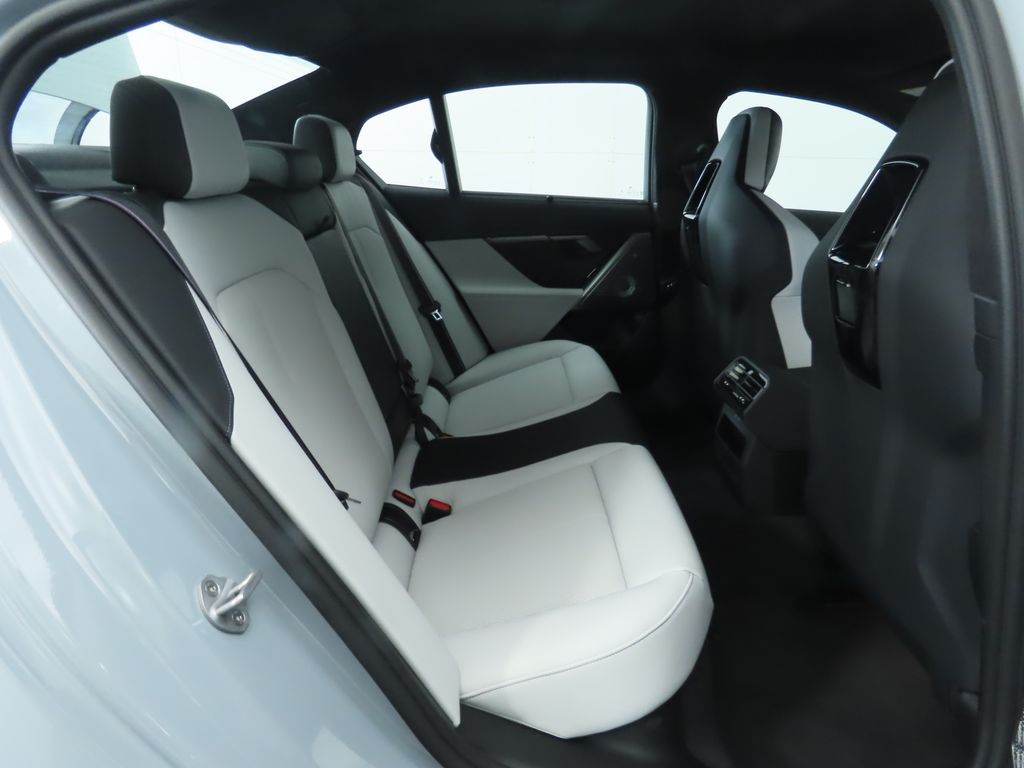 Thumbnail: 2026 BMW M5 - 23