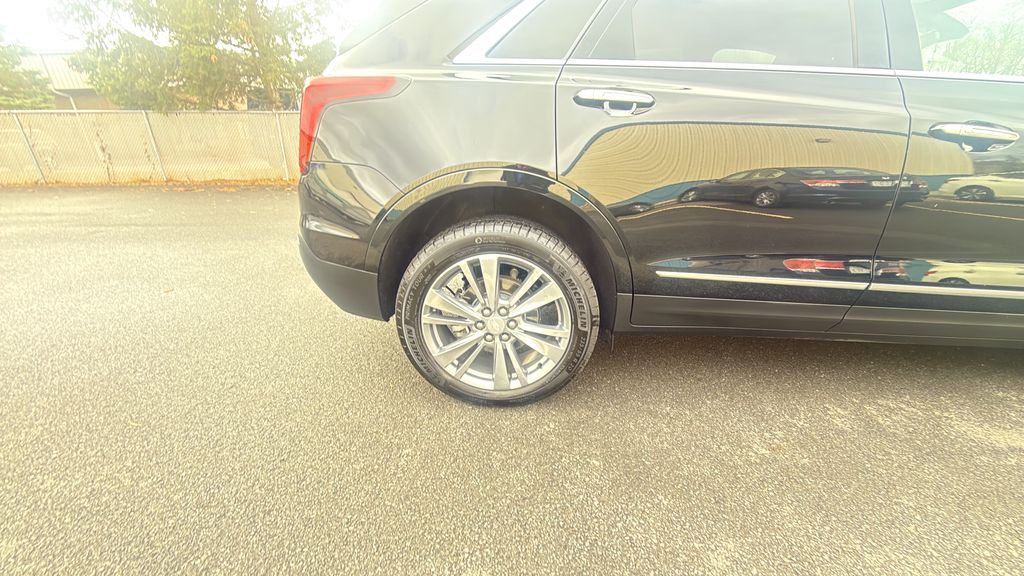 used 2025 Cadillac XT5 car, priced at $37,900