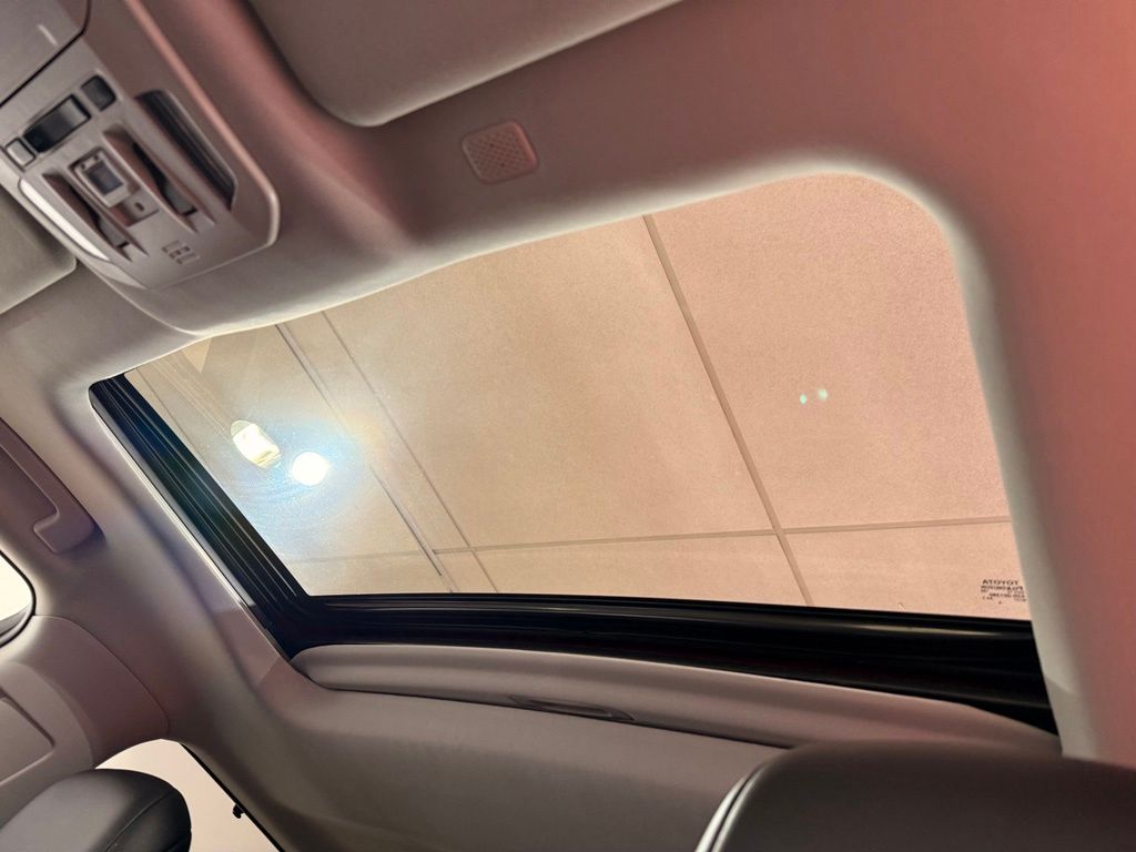 Thumbnail: 2022 Toyota Highlander - 18