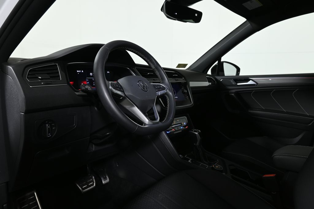 Thumbnail: 2023 Volkswagen Tiguan - 16