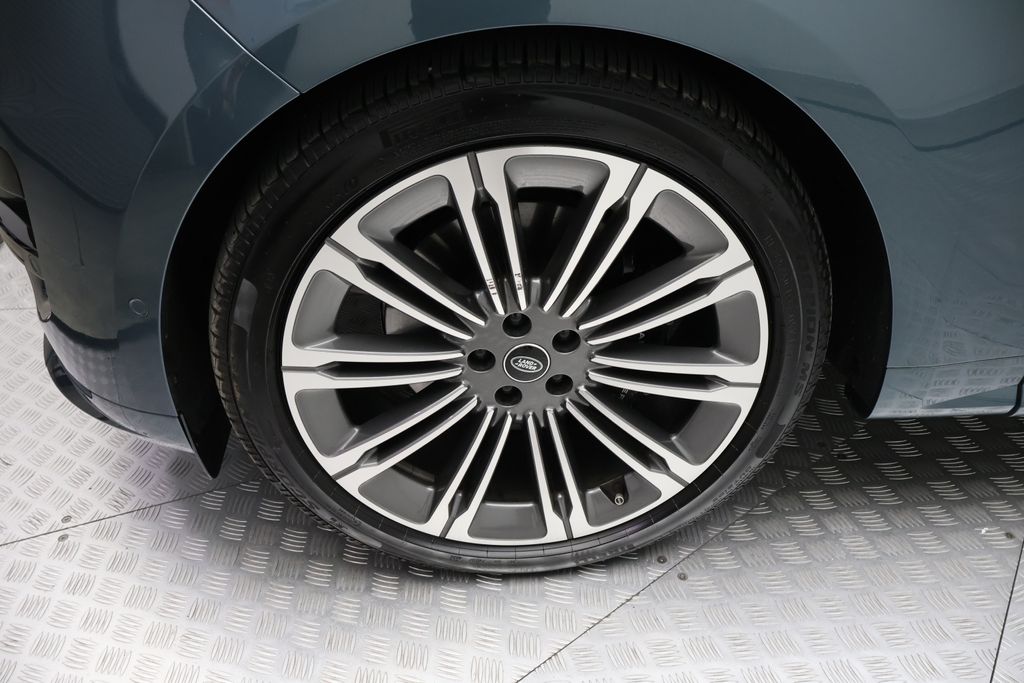 Thumbnail: 2025 Land Rover Range Rover Sport - 4