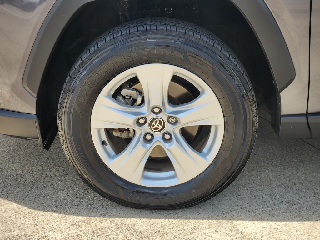 2021 Toyota RAV4 XLE - 8