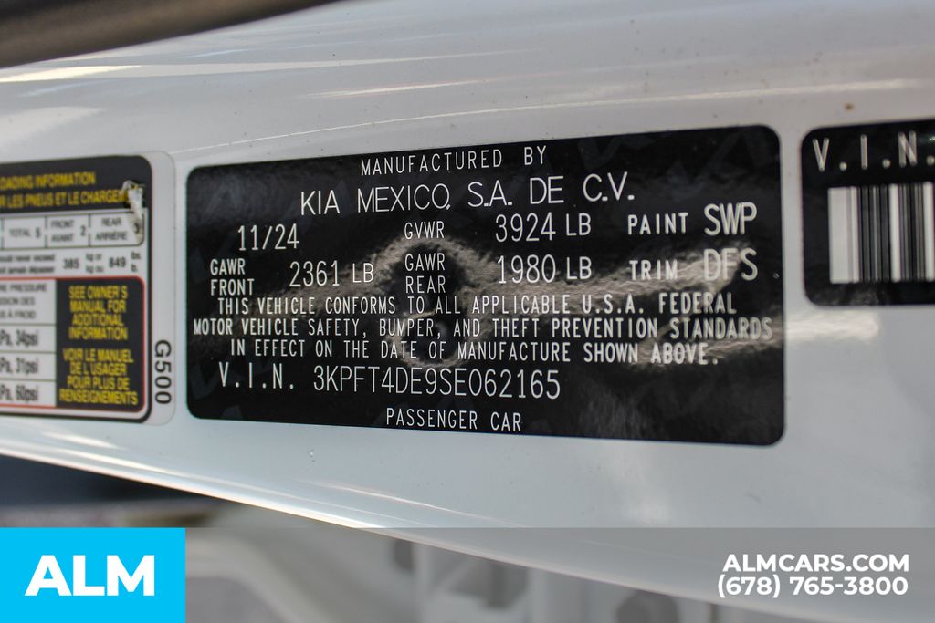 Used 2025 White Kia LXS image 39