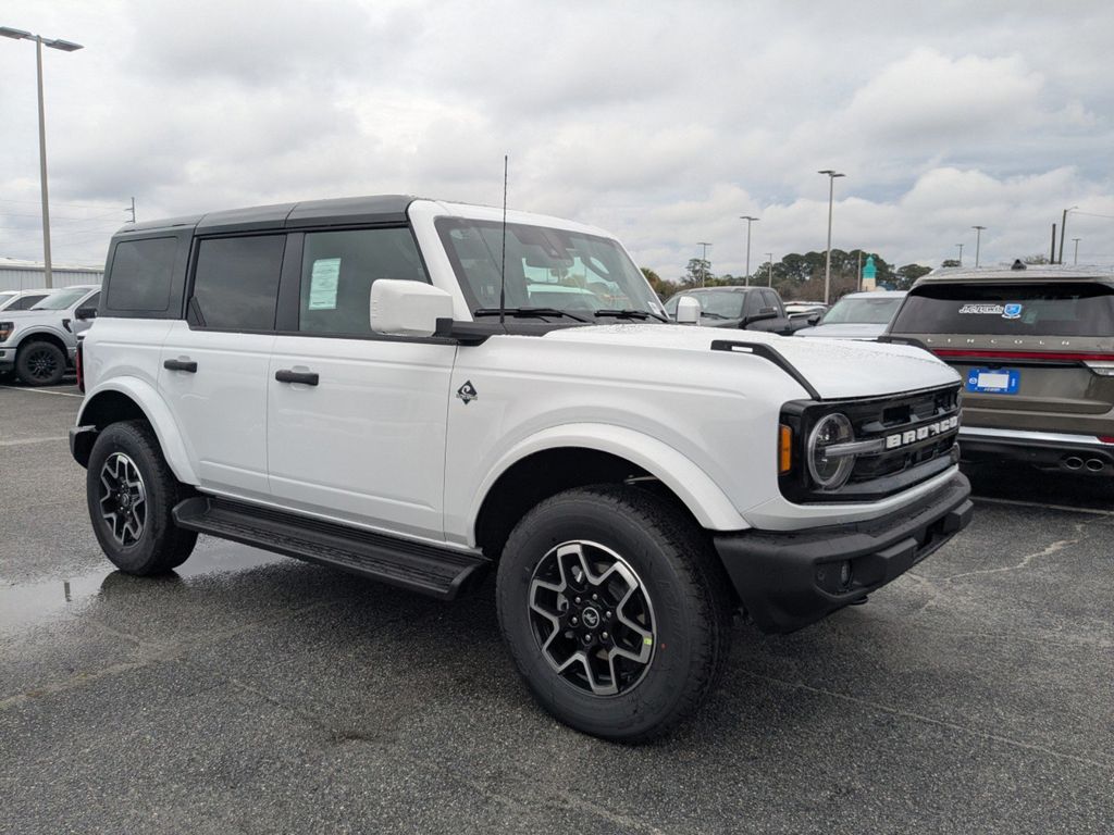 2026 Ford Bronco Outer Banks