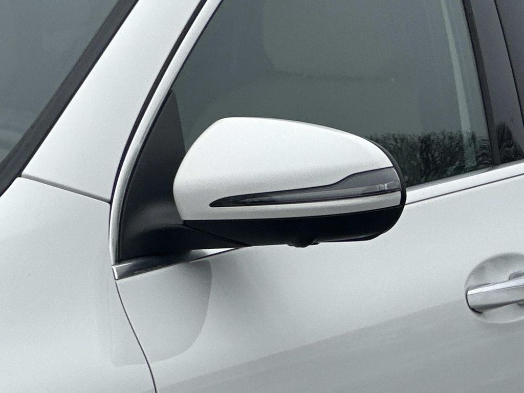 Thumbnail: 2022 Mercedes-Benz GLA - 2