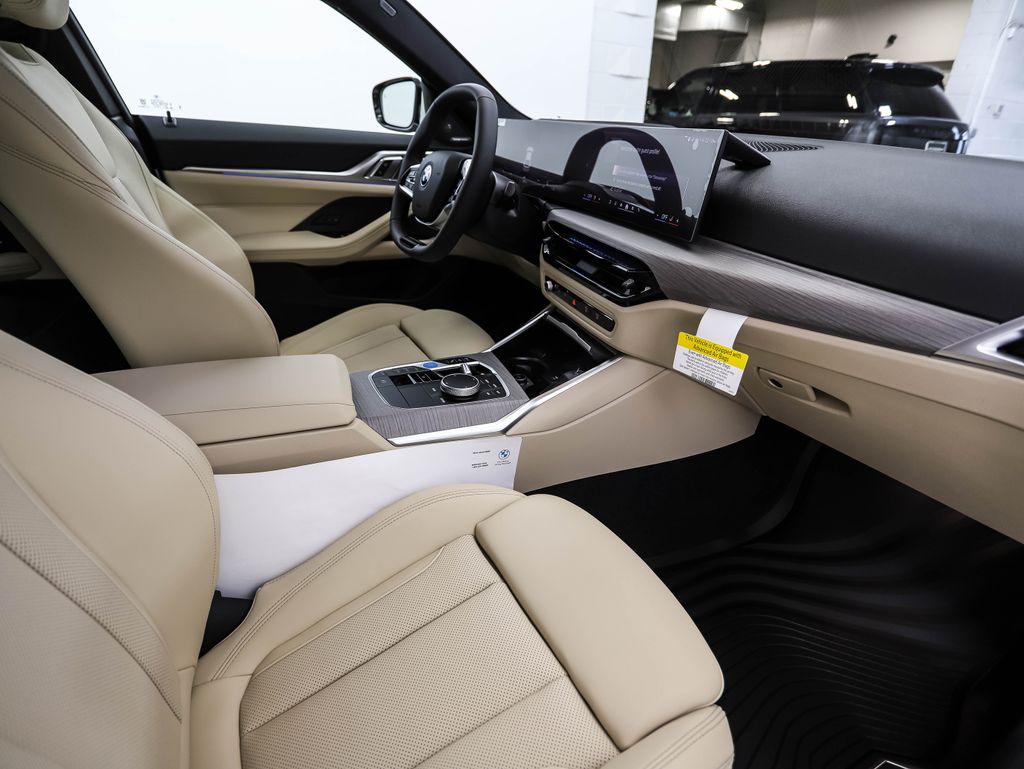 Thumbnail: 2025 BMW i4 - 30