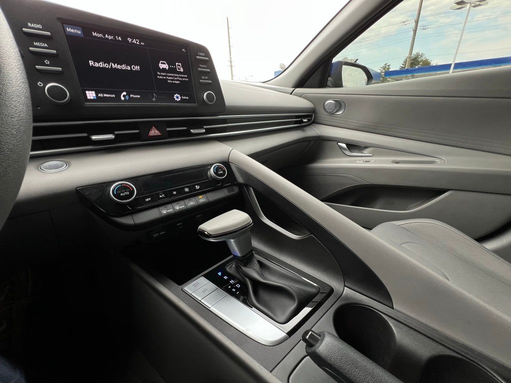 2023 Hyundai Elantra SEL photo