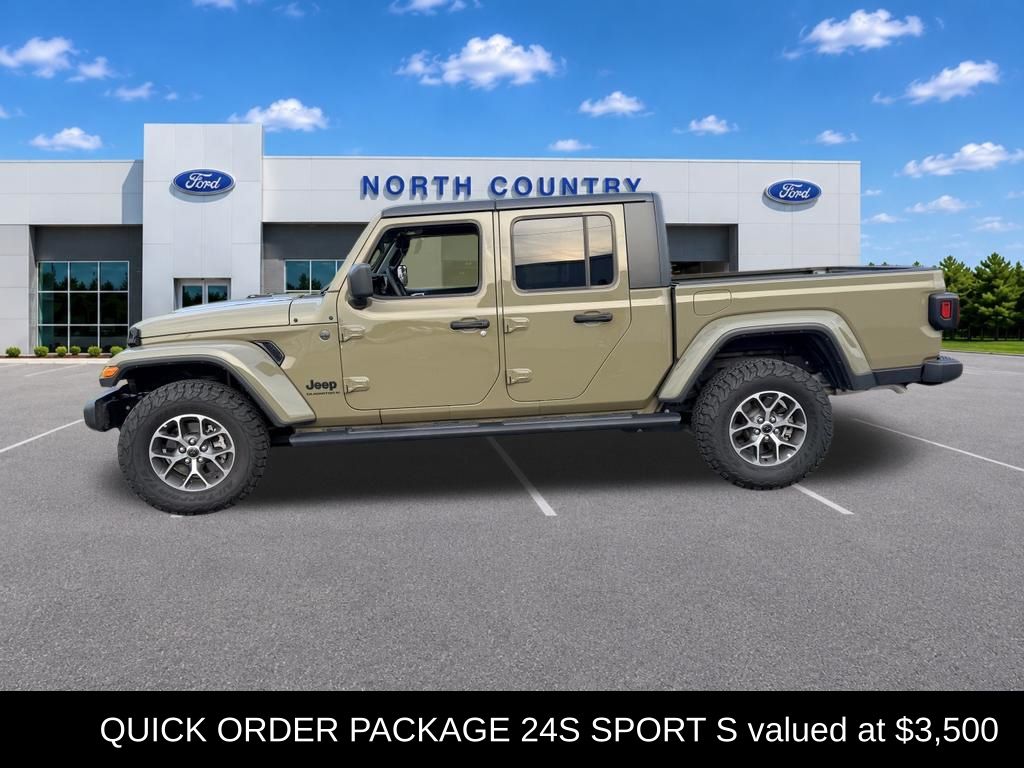 41 2025 Jeep Gladiator Pickup Truck Four-Wheel Drive 8-Speed Automatic