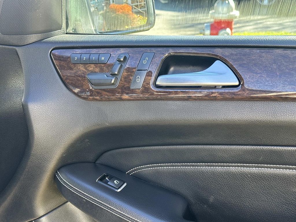 Thumbnail: 2012 Mercedes-Benz M-Class - 20