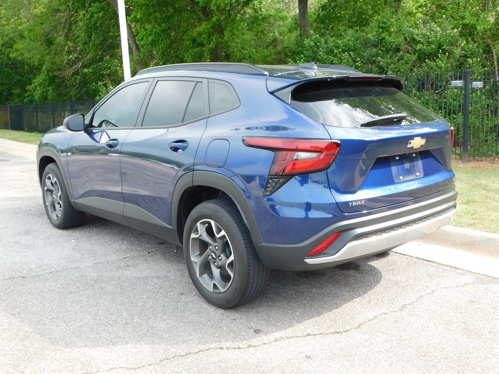 Thumbnail: 2024 Chevrolet Trax - 3