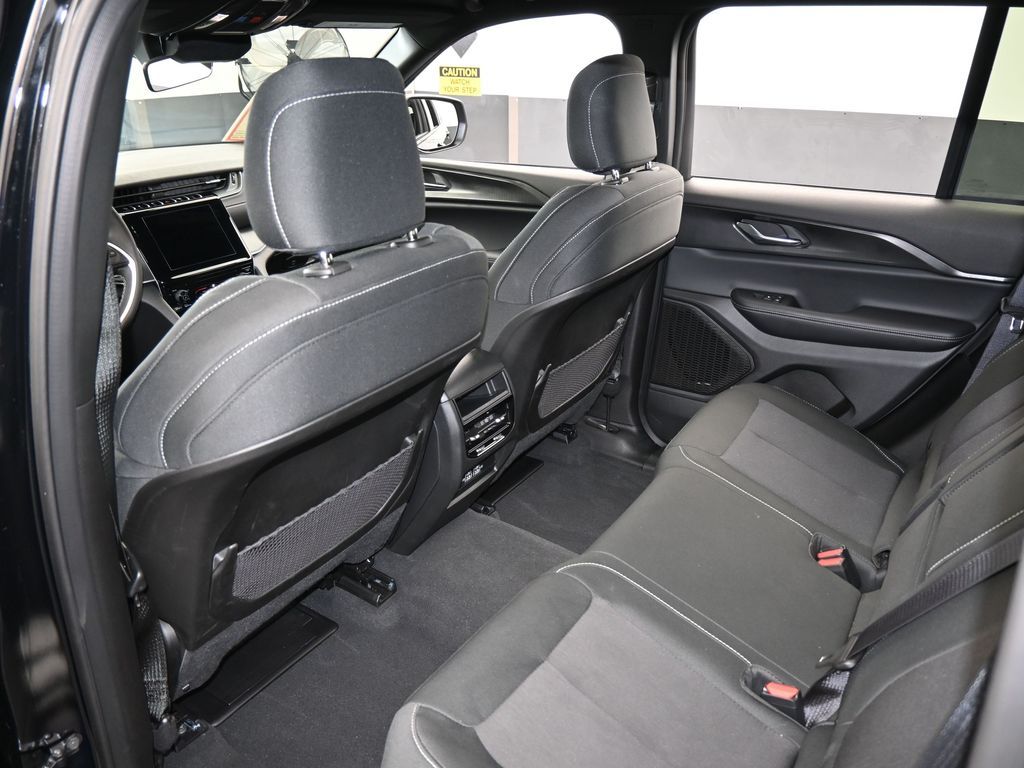 Used 2025 Diamond Black Crystal Pearlcoat Jeep Laredo image 35