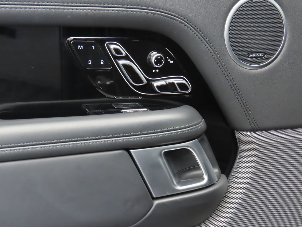 Thumbnail: 2020 Land Rover Range Rover - 23