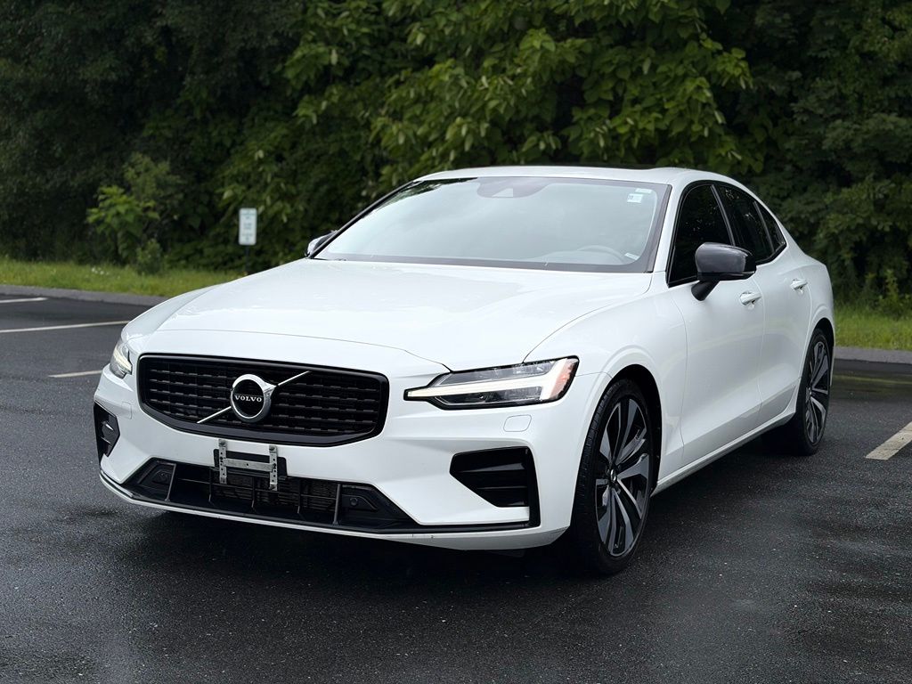 2022 Volvo S60 B5 Momentum FWD
