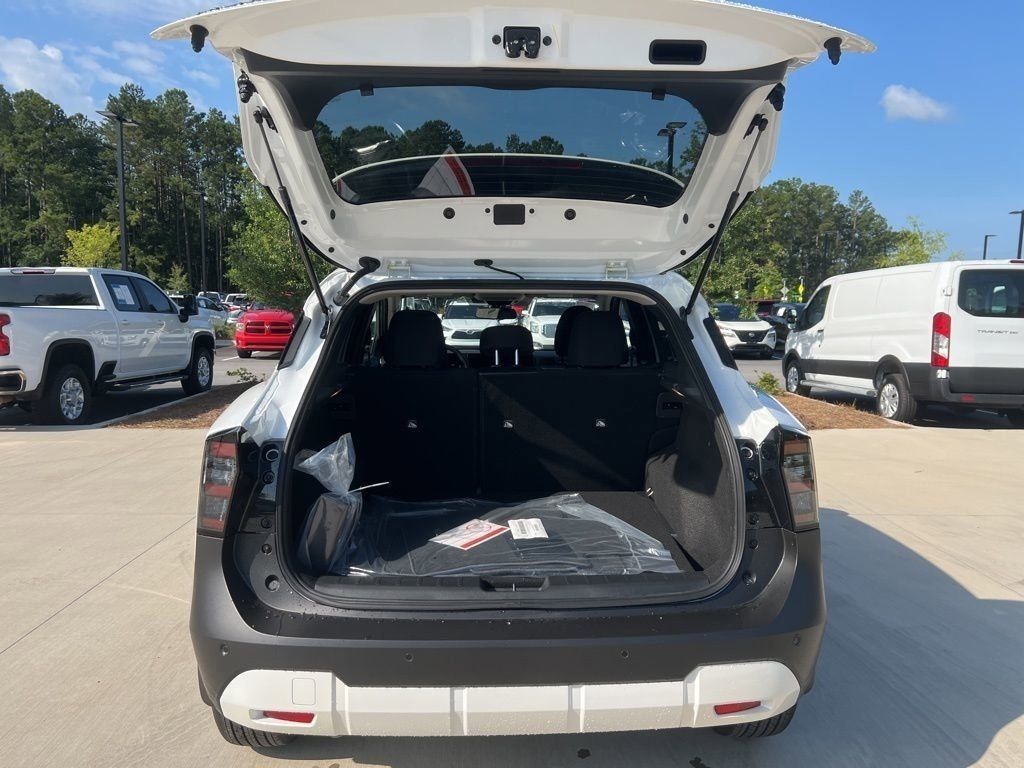 2025 Aspen White Tricoat Nissan Kicks SV FWD SUV