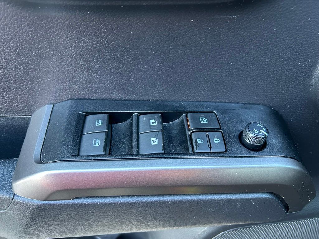 Thumbnail: 2023 Toyota Tacoma - 17