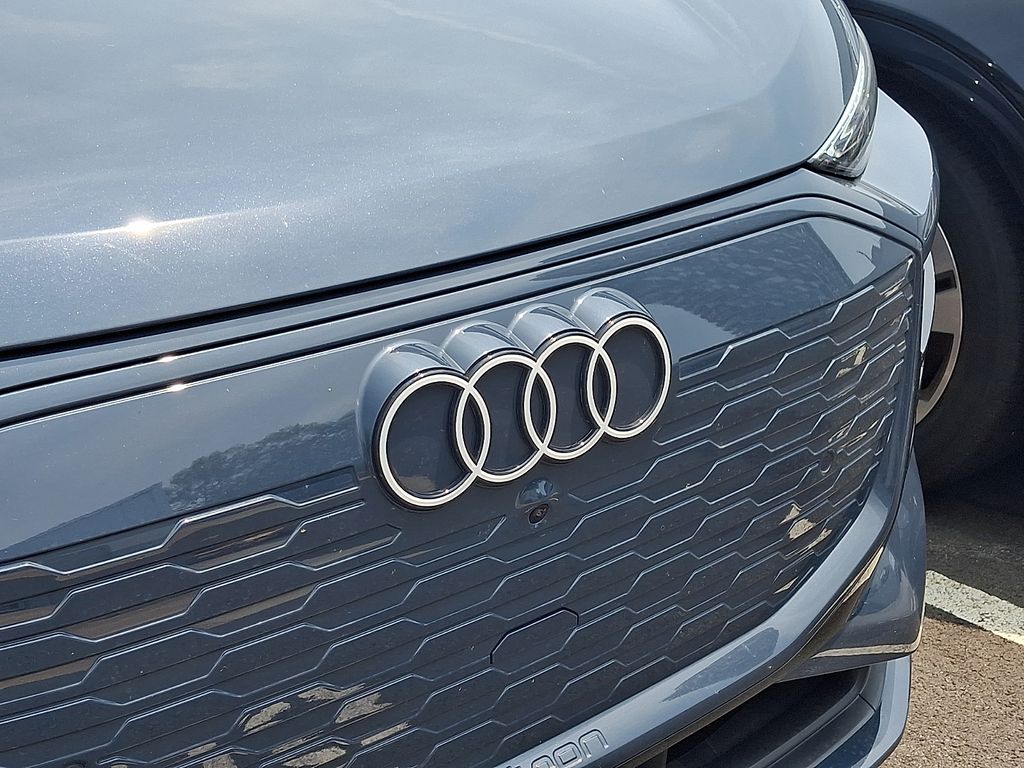 Thumbnail: 2025 Audi Q6 e-tron - 4