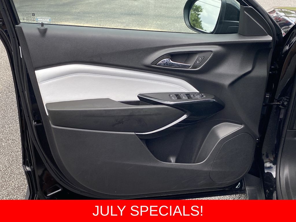 Used 2025 Chevrolet Trax SUV