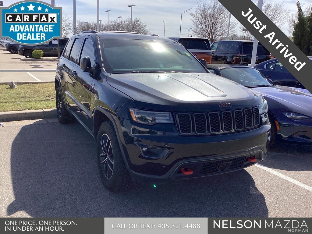 Diamond Black Crystal Pearlcoat 2018 Jeep Grand Cherokee Trailhawk 4WD SUV / Crossover Four-Wheel Drive 8-Speed Automatic