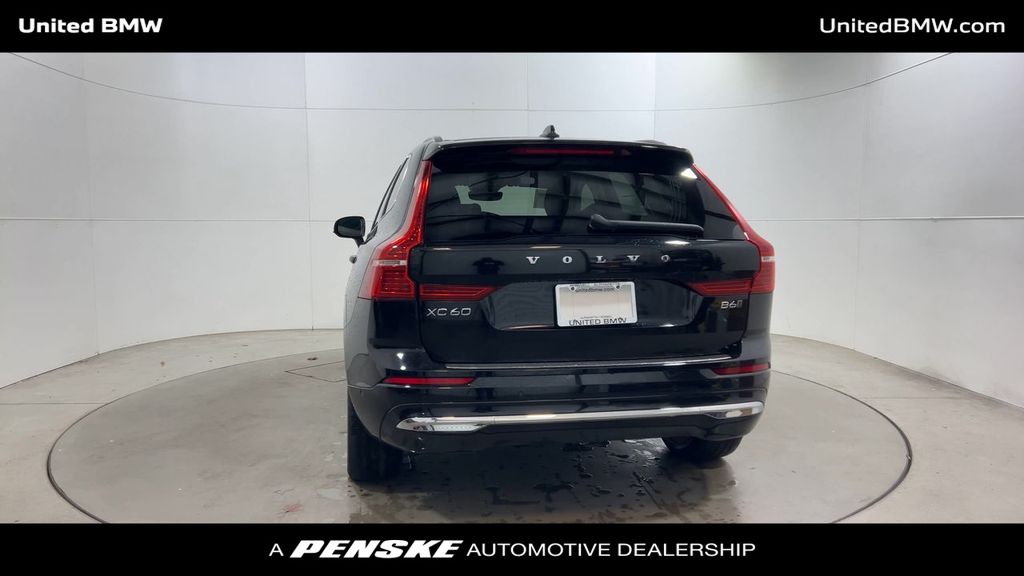 Thumbnail: 2022 Volvo XC60 - 7