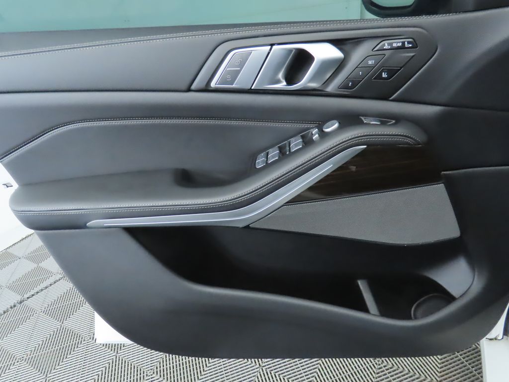 Thumbnail: 2020 BMW X7 - 25