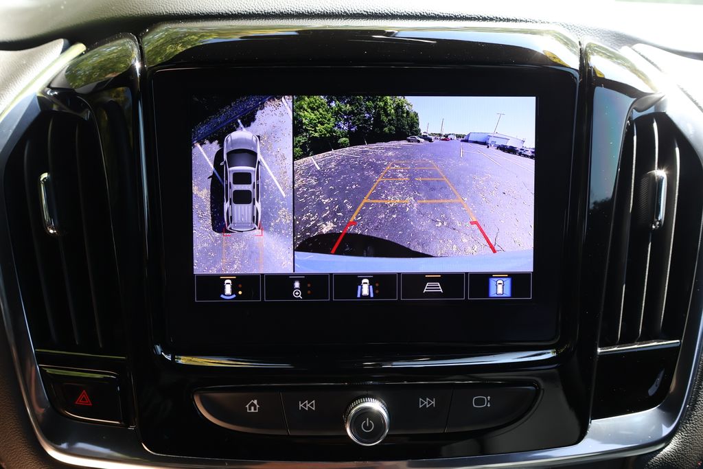 Thumbnail: 2023 Chevrolet Traverse - 18