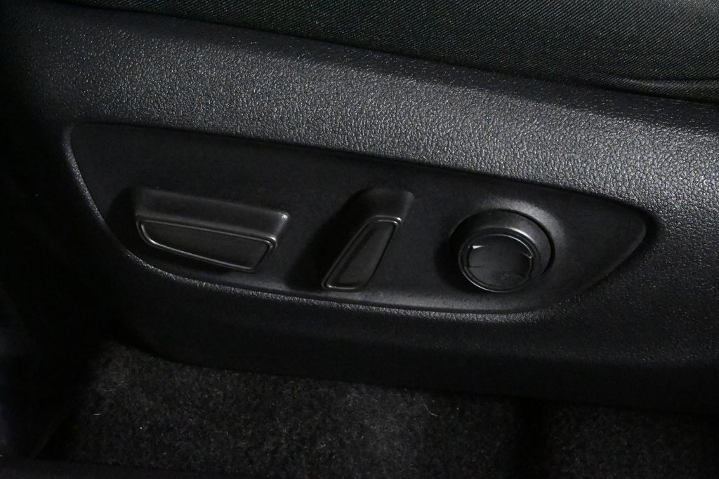2023 Toyota RAV4 XLE 29