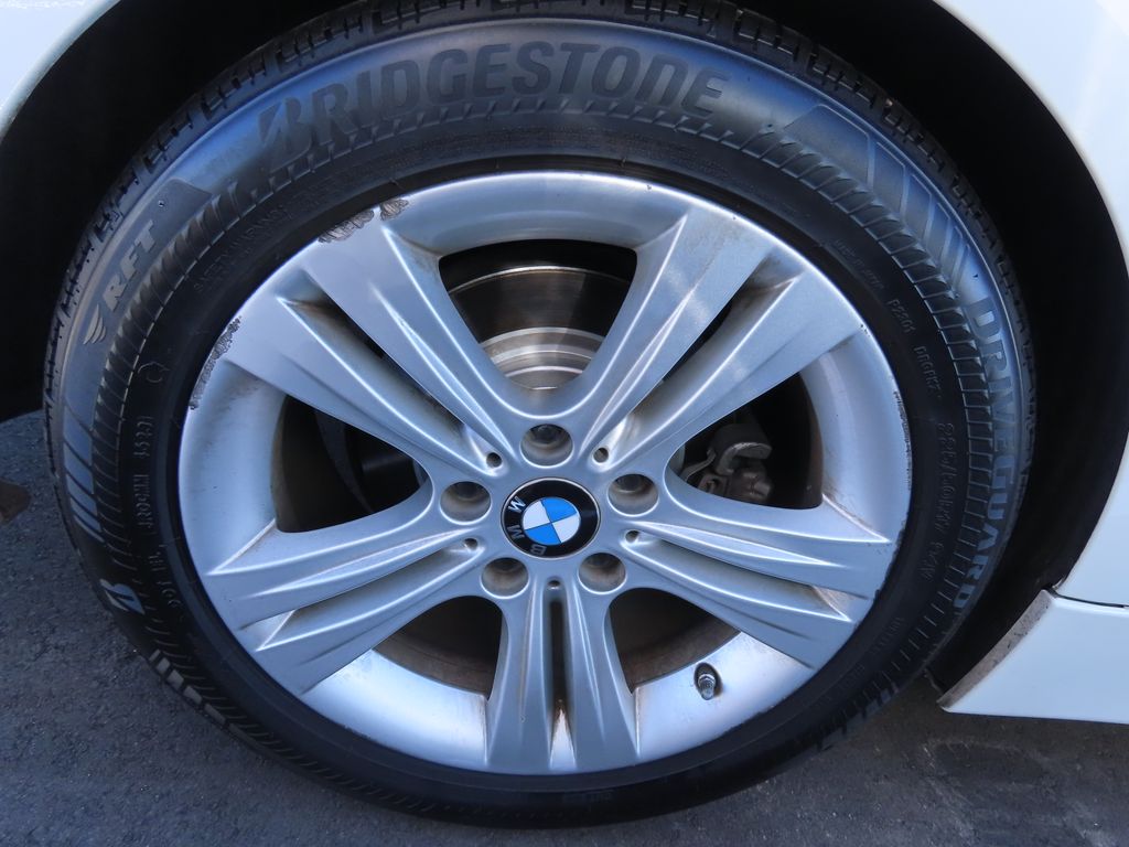 Thumbnail: 2016 BMW 3 Series - 16