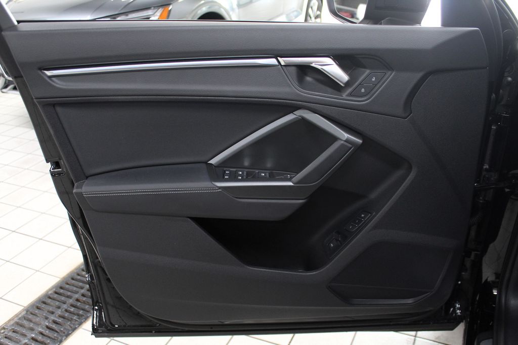 Thumbnail: 2023 Audi Q3 - 15