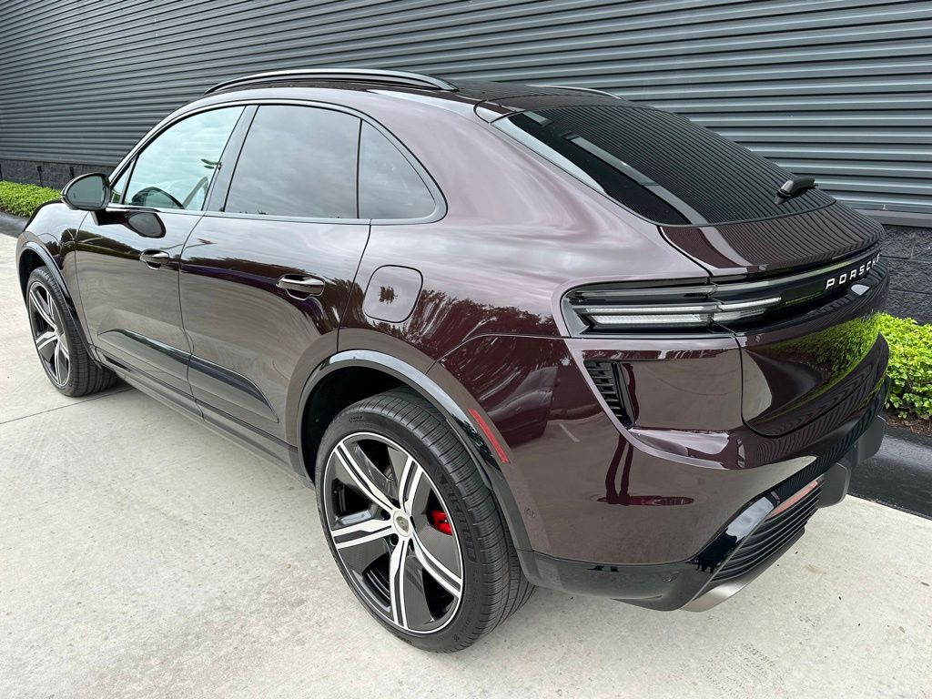 Thumbnail: 2024 Porsche Macan - 3
