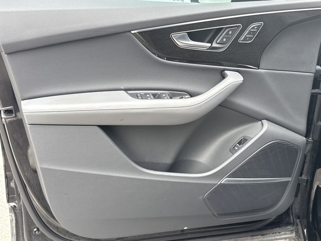 2025 Audi Q7 55 Premium Plus - 6