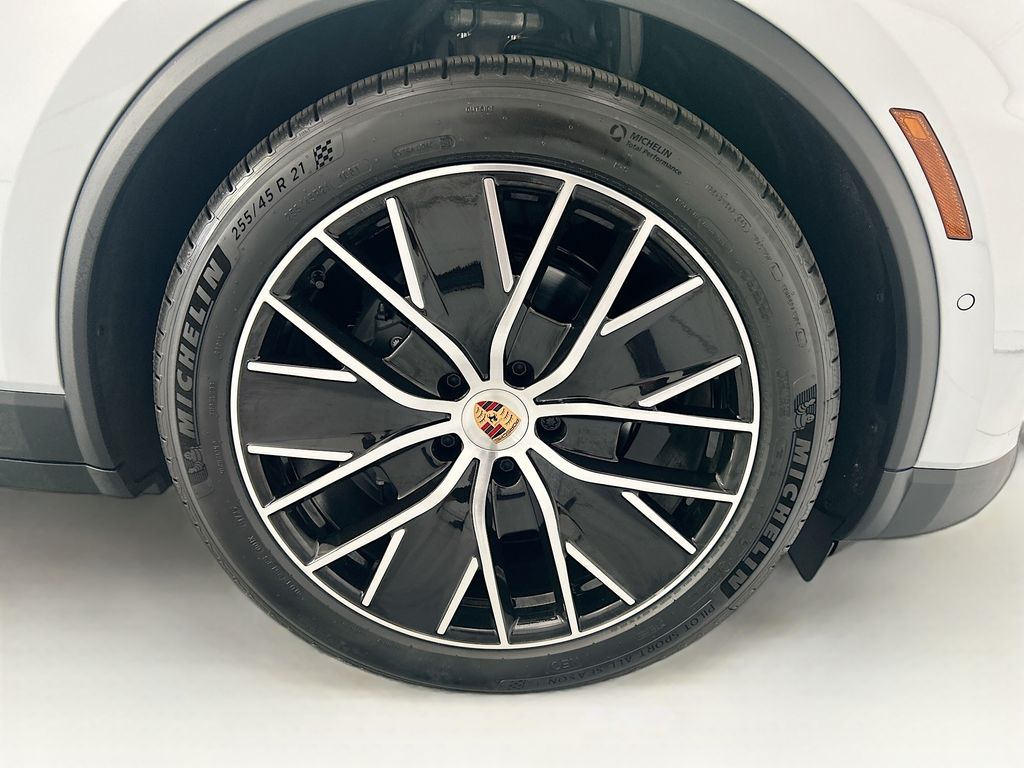 Thumbnail: 2026 Porsche Macan - 32