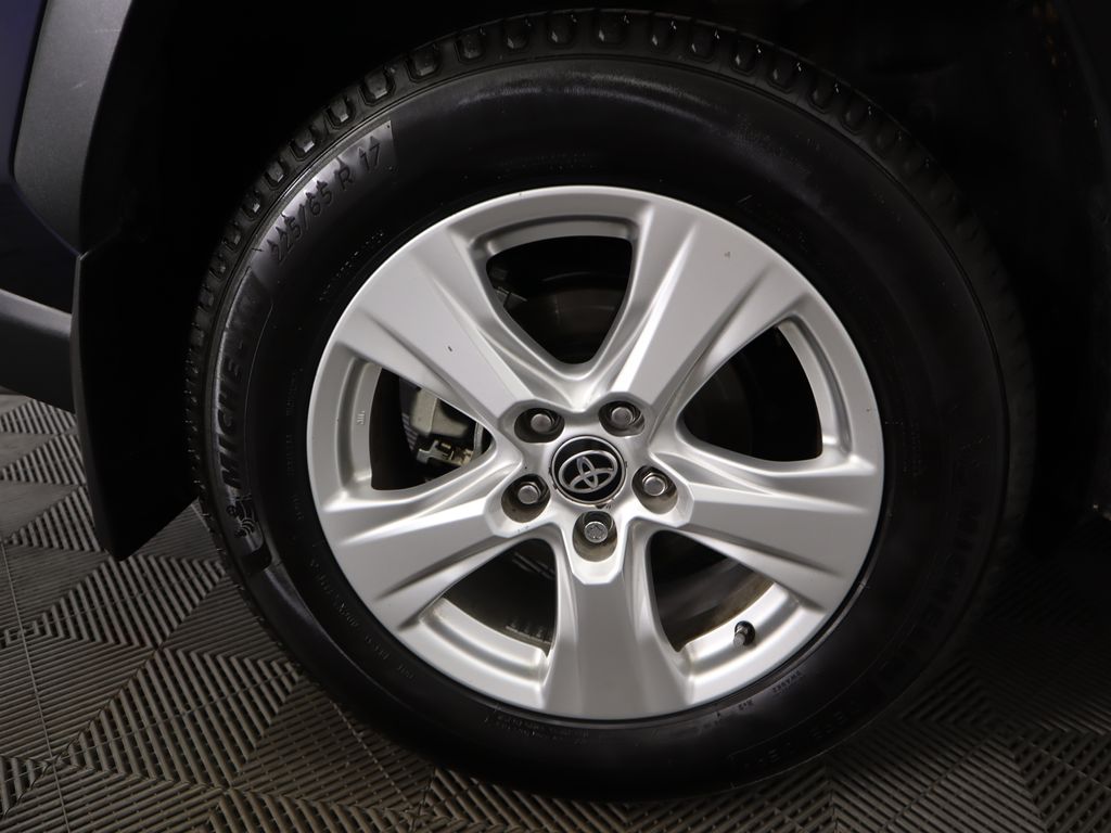 Thumbnail: 2021 Toyota RAV4 - 32