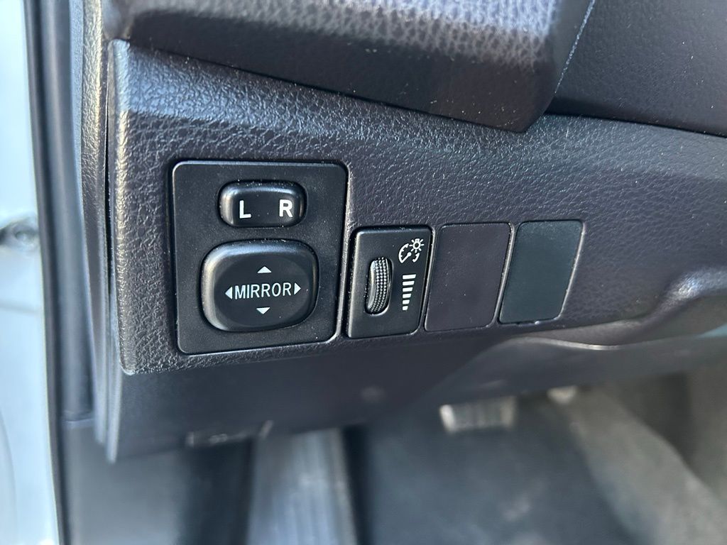 Thumbnail: 2016 Toyota Corolla - 16