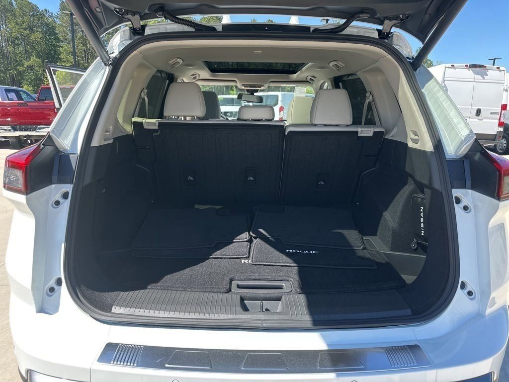 2025 Everest White Pearl Nissan Rogue SL FWD SUV