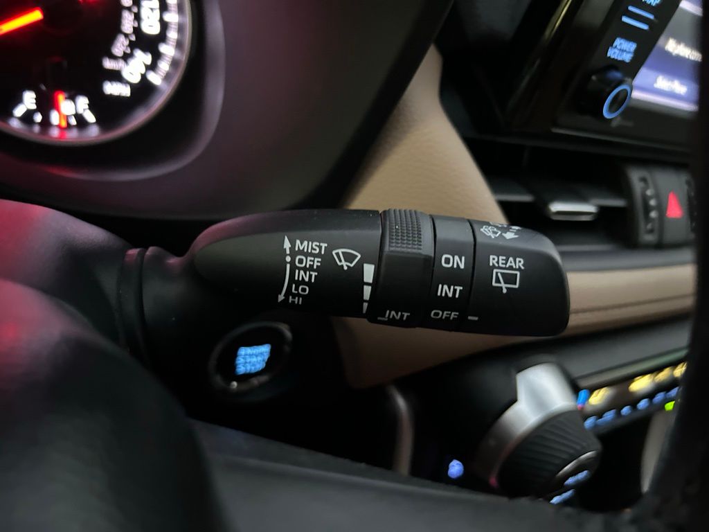 Thumbnail: 2020 Toyota RAV4 - 21