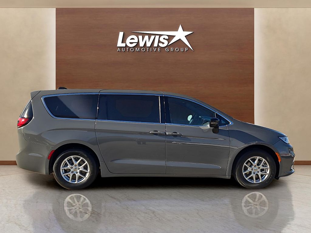 Used 2025 Chrysler Pacifica For Sale in Farmington, AR