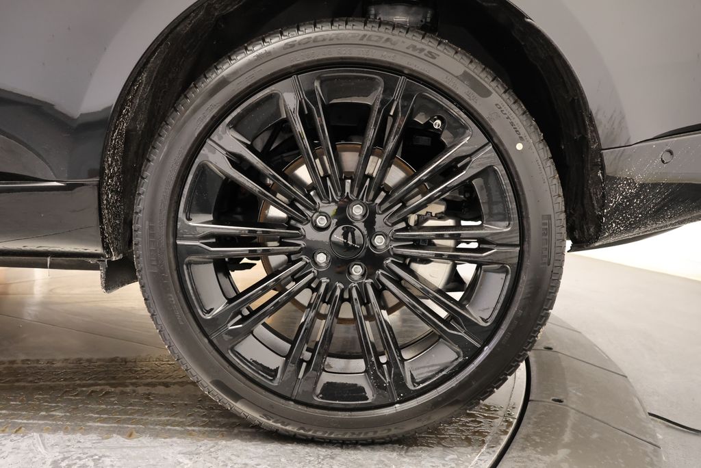 Thumbnail: 2026 Land Rover Range Rover - 10