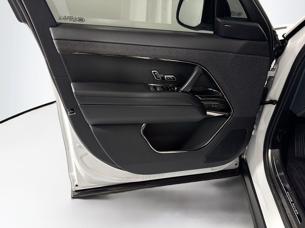 Thumbnail: 2023 Land Rover Range Rover Sport - 25