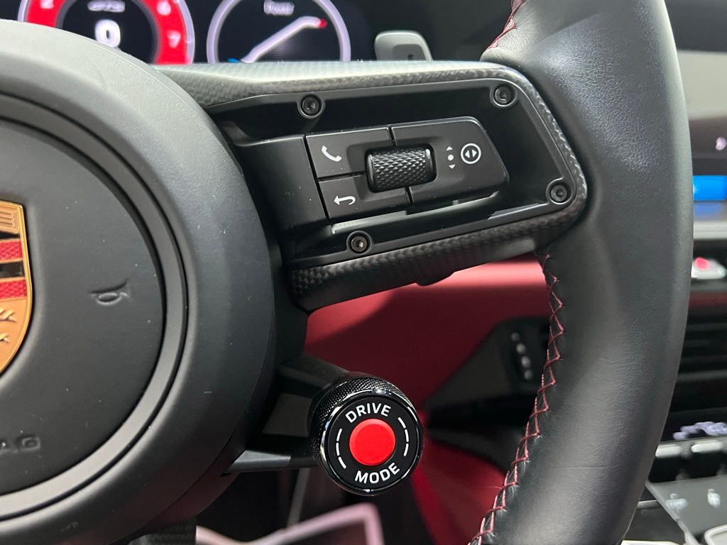 Thumbnail: 2025 Porsche 911 - 9