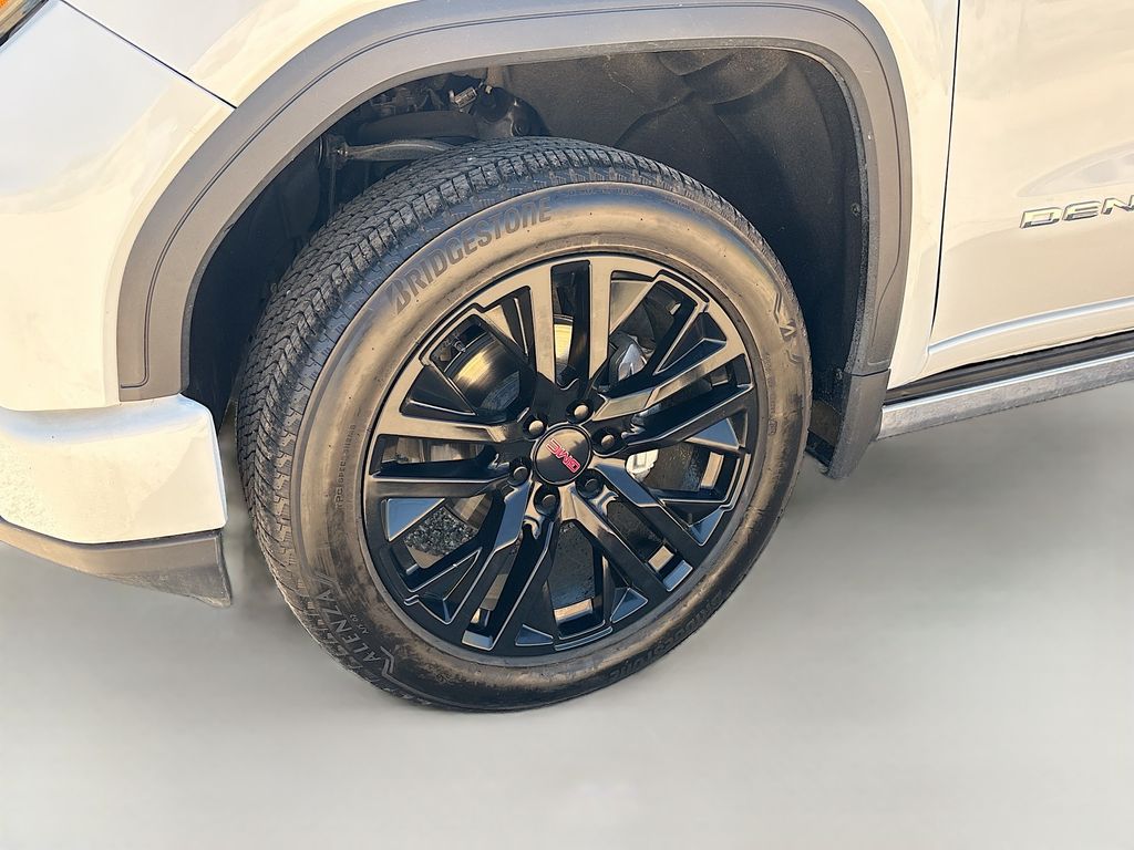 Used 2025 White GMC Denali image 33