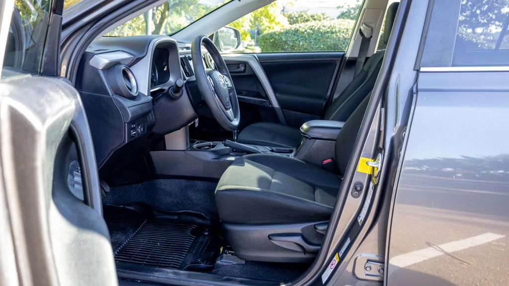 Used 2018 Toyota RAV4 LE 4D Sport Utility