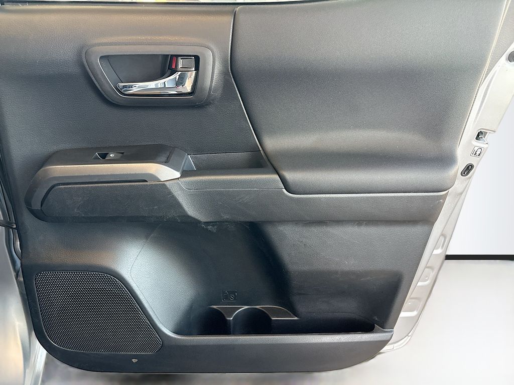 Thumbnail: 2019 Toyota Tacoma - 26