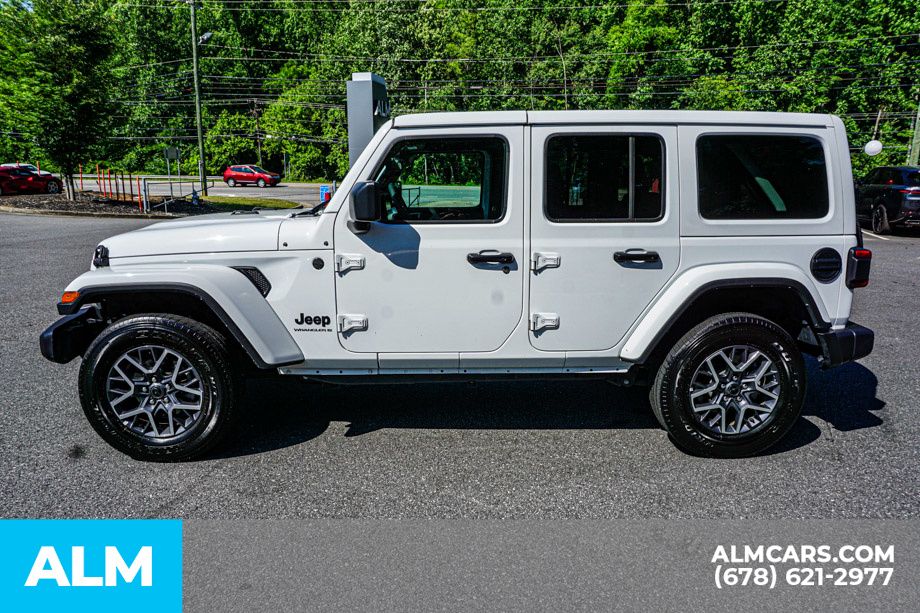 Used 2025 White Jeep Sahara image 7