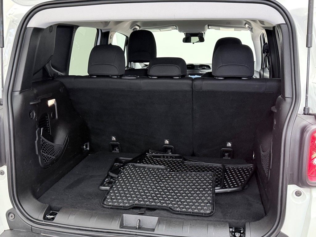 Thumbnail: 2018 Jeep Renegade - 23