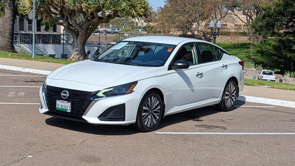 Used 2024 Nissan Altima 2.5 SV 4D Sedan