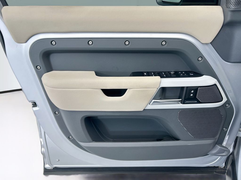 Thumbnail: 2020 Land Rover Defender - 23