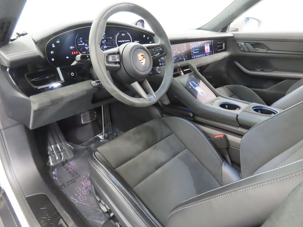 Thumbnail: 2022 Porsche Taycan - 4